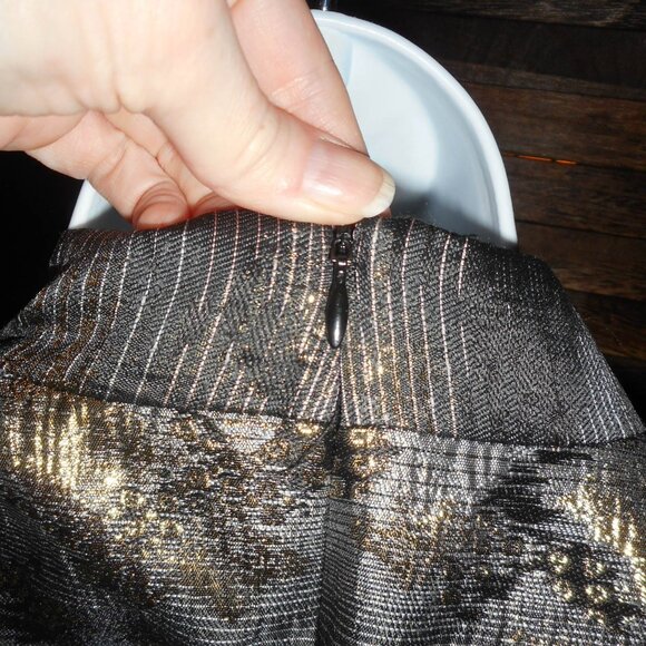 Vince Camuto Black and Gold Sleeveless Dress - Picture 12 of 13